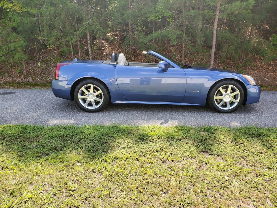 2005 Cadillac XLR - Image 11 of 31