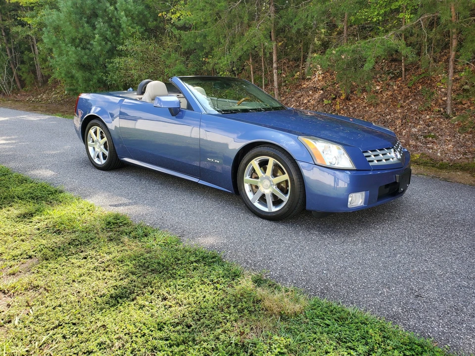 2005 Cadillac XLR - Image 13 of 31