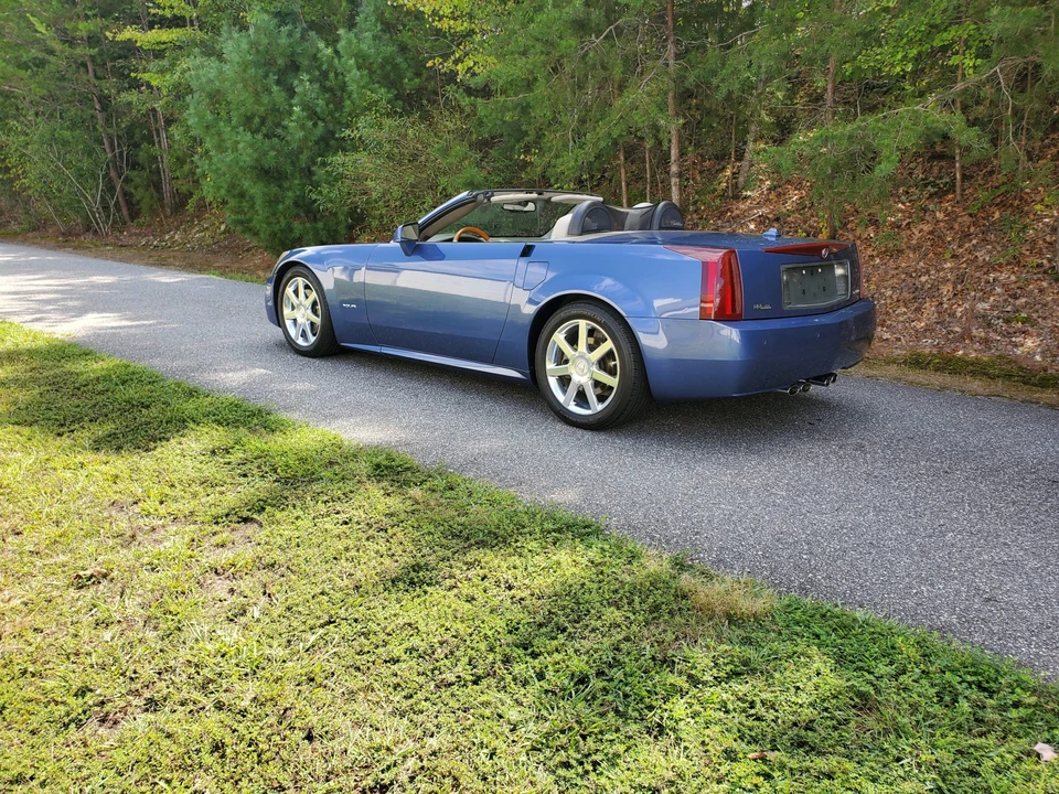 2005 Cadillac XLR - Image 7 of 31