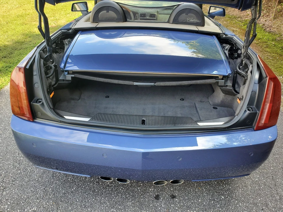 2005 Cadillac XLR - Image 27 of 31