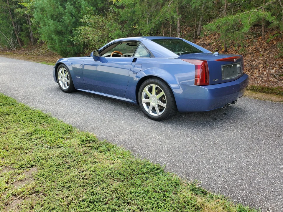 2005 Cadillac XLR - Image 8 of 31