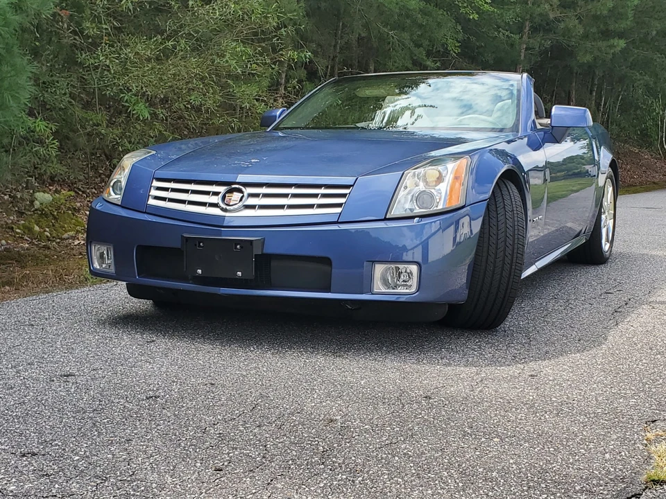 2005 Cadillac XLR - Image 2 of 31