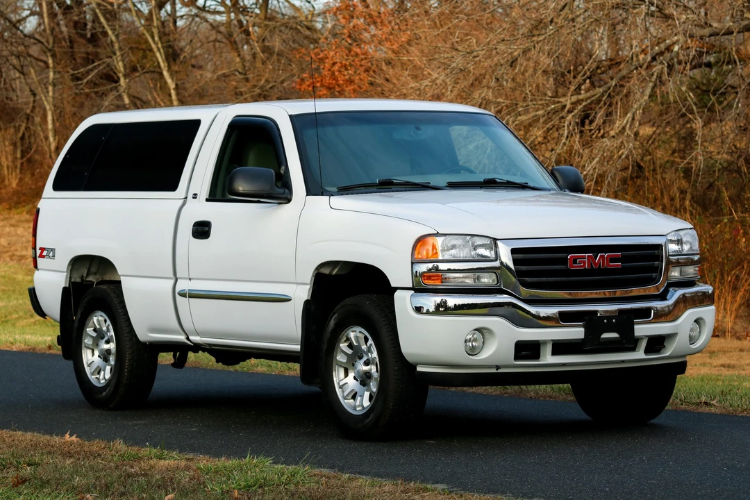 2005 GMC Sierra 2nd Gen - Image 4 of 31