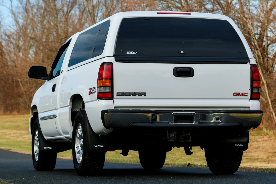 2005 GMC Sierra 2nd Gen - Image 13 of 31