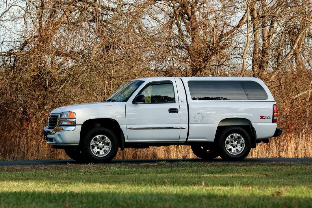 2005 GMC Sierra 2nd Gen - Image 9 of 31