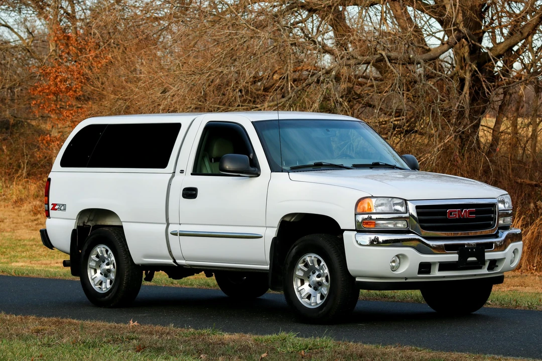 2005 GMC Sierra 2nd Gen - Image 3 of 31