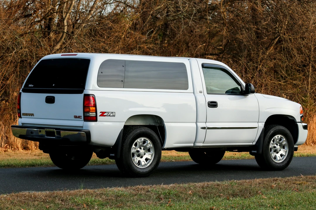 2005 GMC Sierra 2nd Gen - Image 15 of 31