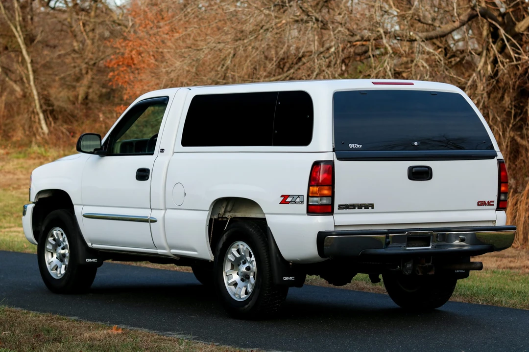 2005 GMC Sierra 2nd Gen - Image 11 of 31