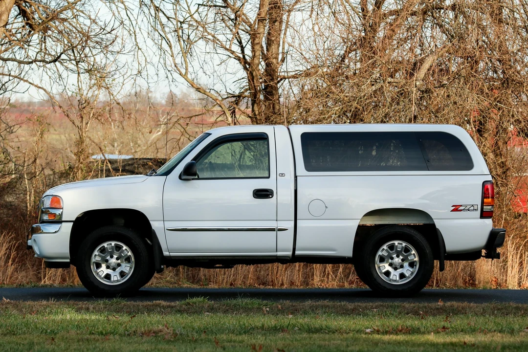 2005 GMC Sierra 2nd Gen - Image 10 of 31