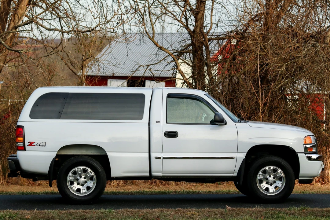 2005 GMC Sierra 2nd Gen - Image 16 of 31