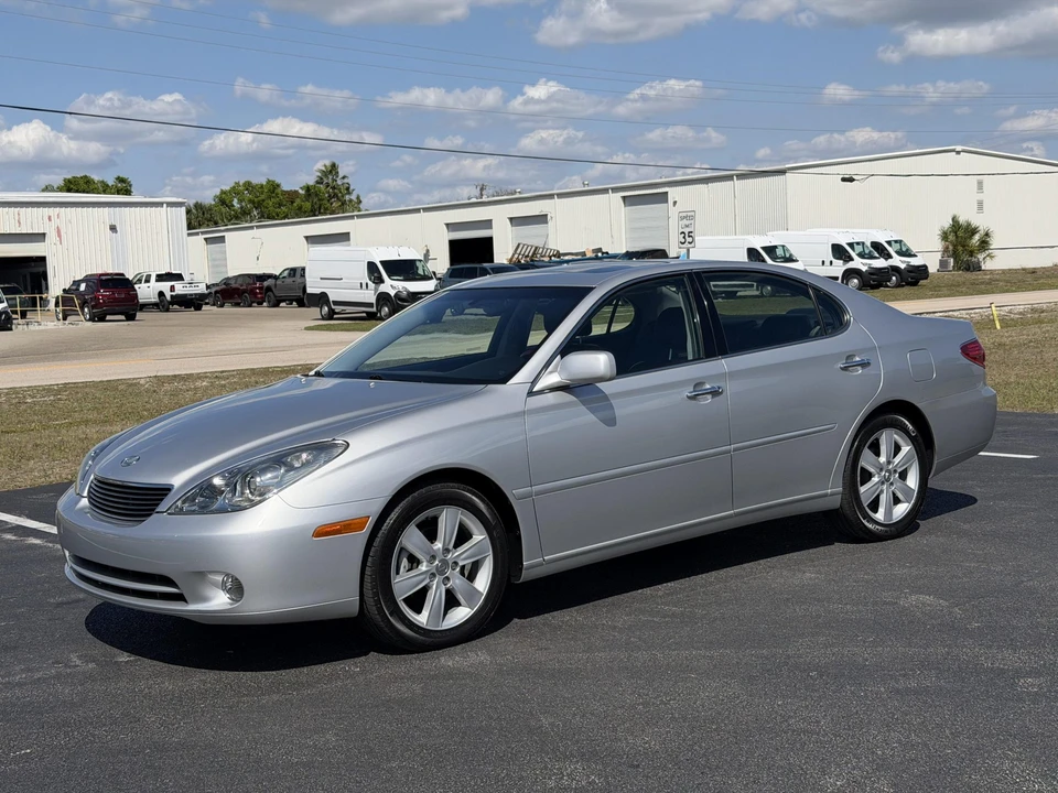 2005 Lexus ES 4th Gen - Image 2 of 31