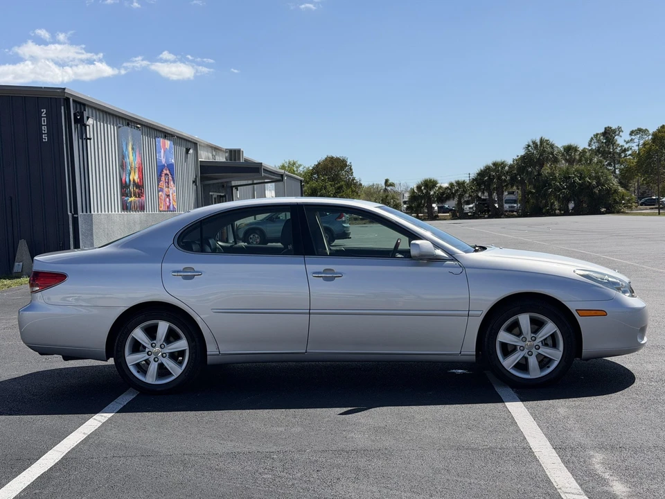 2005 Lexus ES 4th Gen - Image 8 of 31