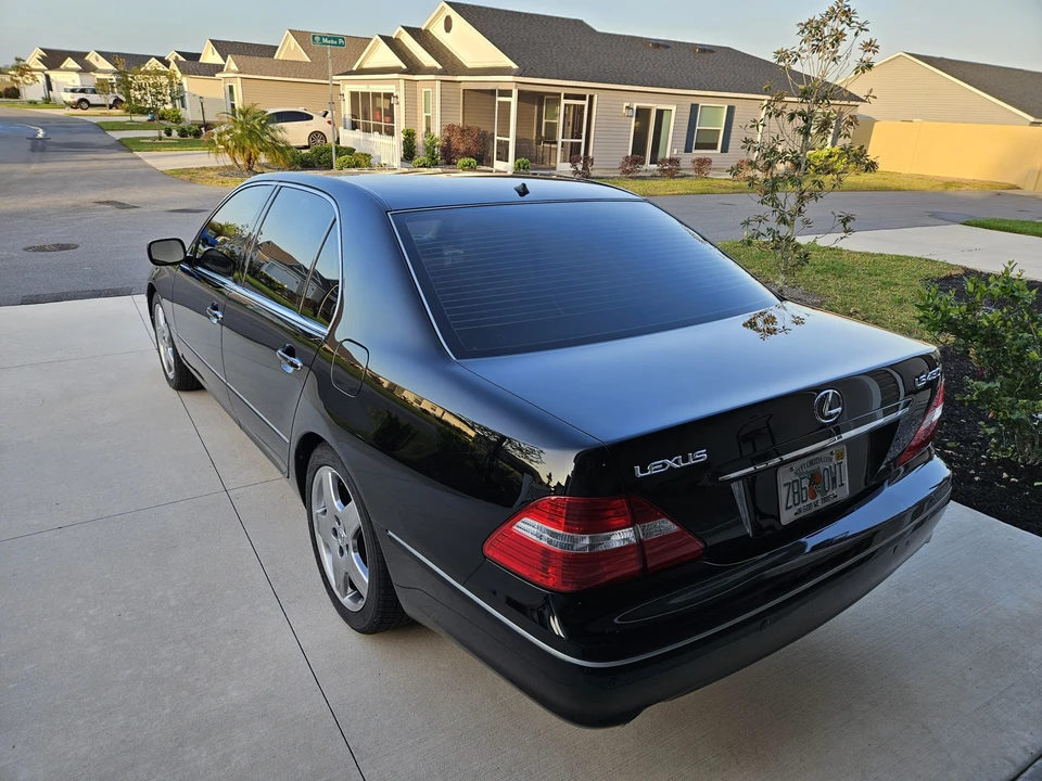 2005 Lexus LS 3rd Gen - Image 8 of 31