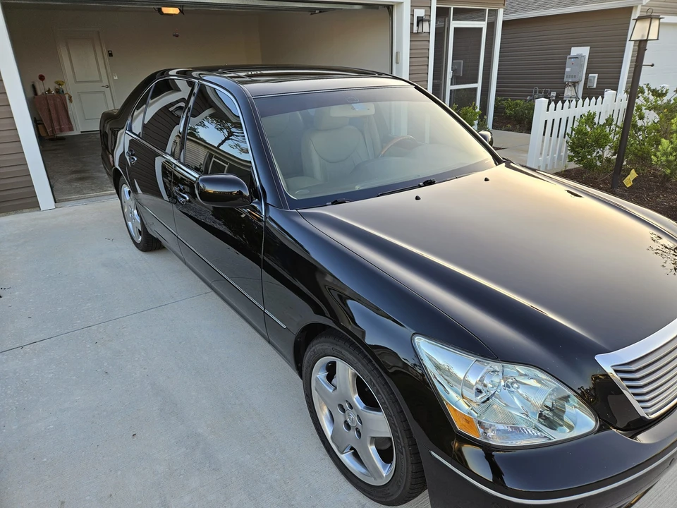 2005 Lexus LS 3rd Gen - Image 13 of 31