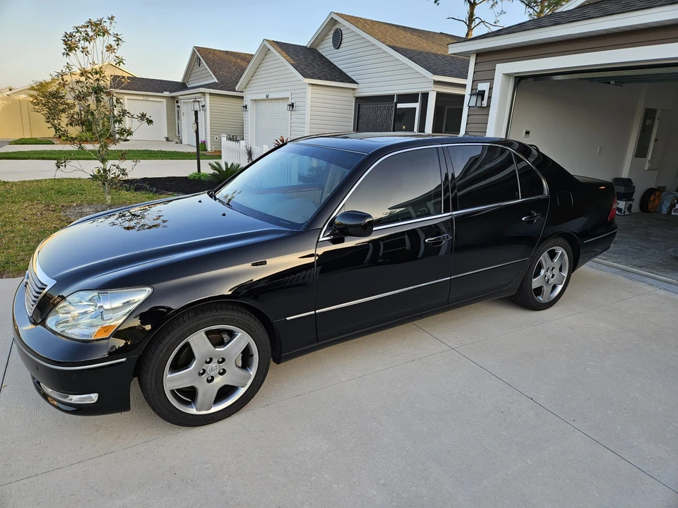2005 Lexus LS 3rd Gen - Image 2 of 31