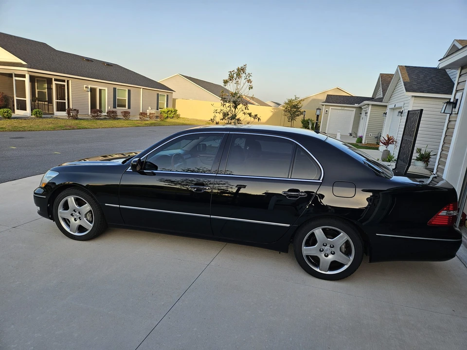 2005 Lexus LS 3rd Gen - Image 11 of 31