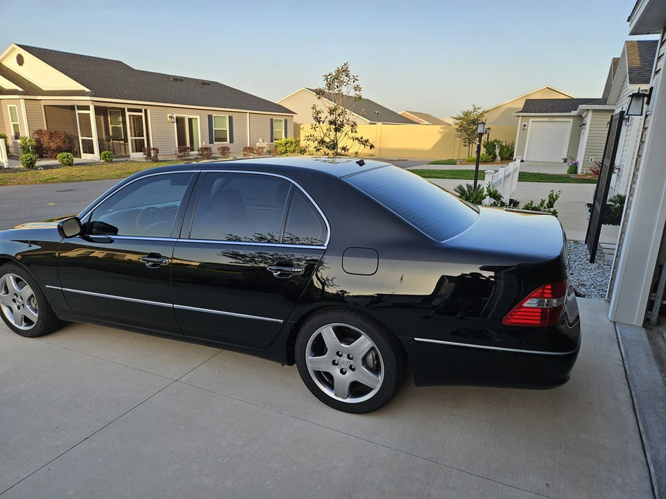 2005 Lexus LS 3rd Gen - Image 10 of 31