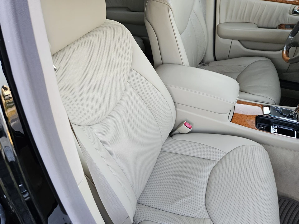 2005 Lexus LS 3rd Gen - Image 29 of 31