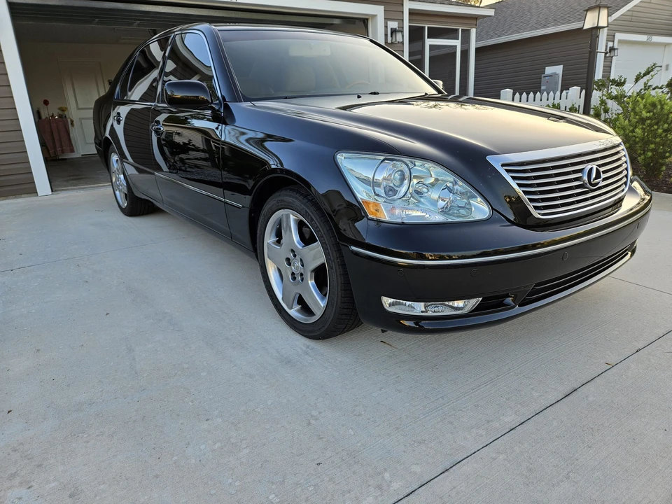 2005 Lexus LS 3rd Gen - Image 5 of 31