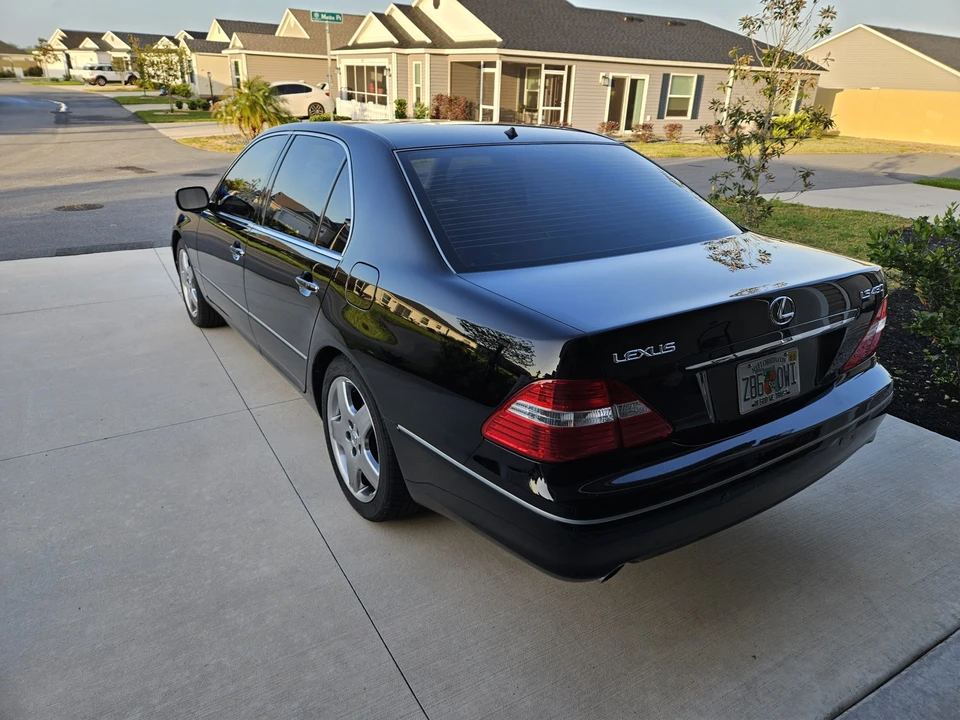 2005 Lexus LS 3rd Gen - Image 9 of 31