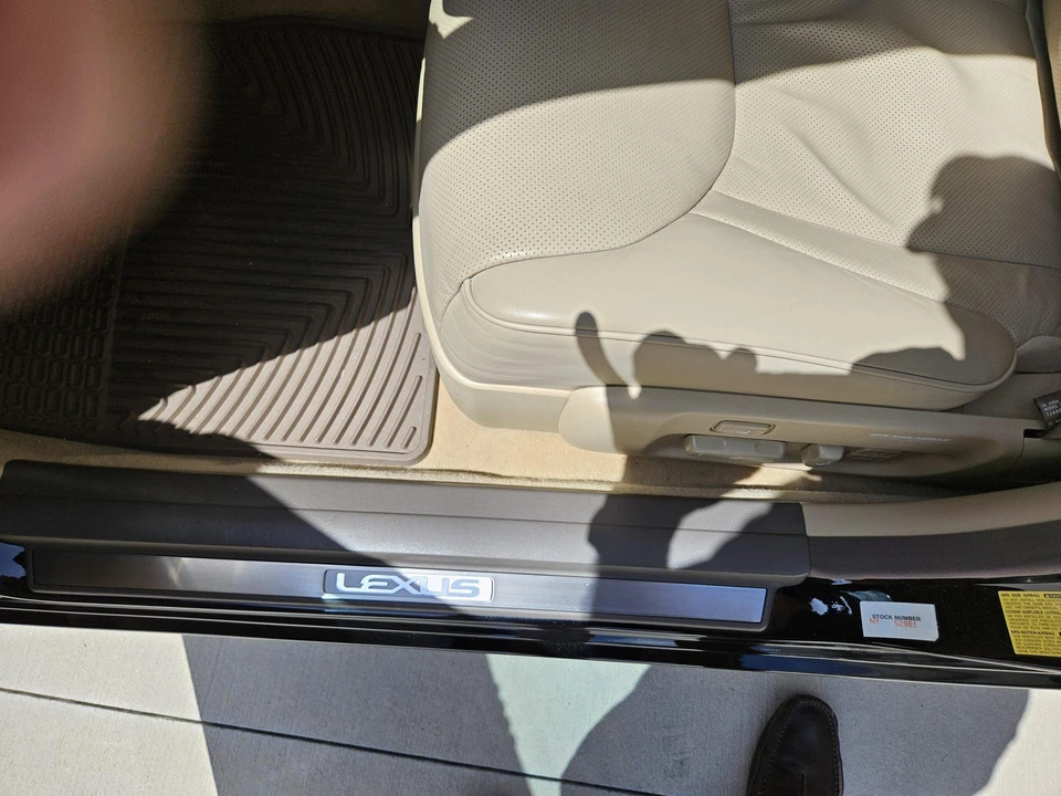 2005 Lexus LS 3rd Gen - Image 28 of 31