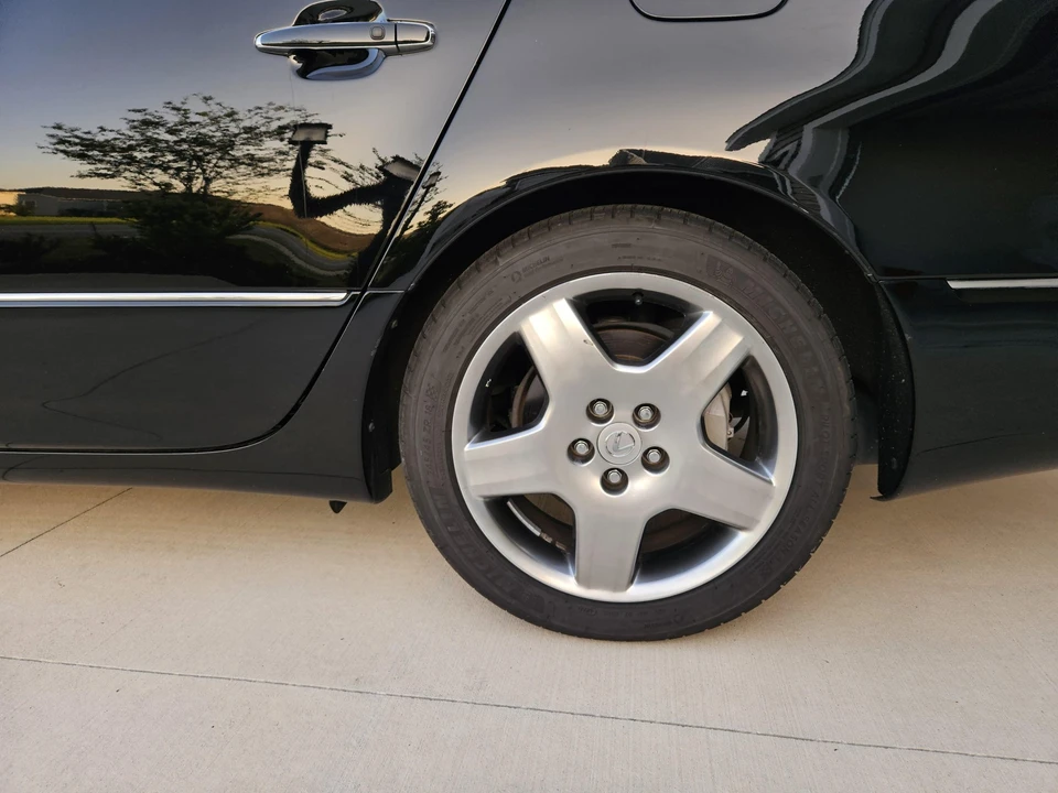 2005 Lexus LS 3rd Gen - Image 21 of 31