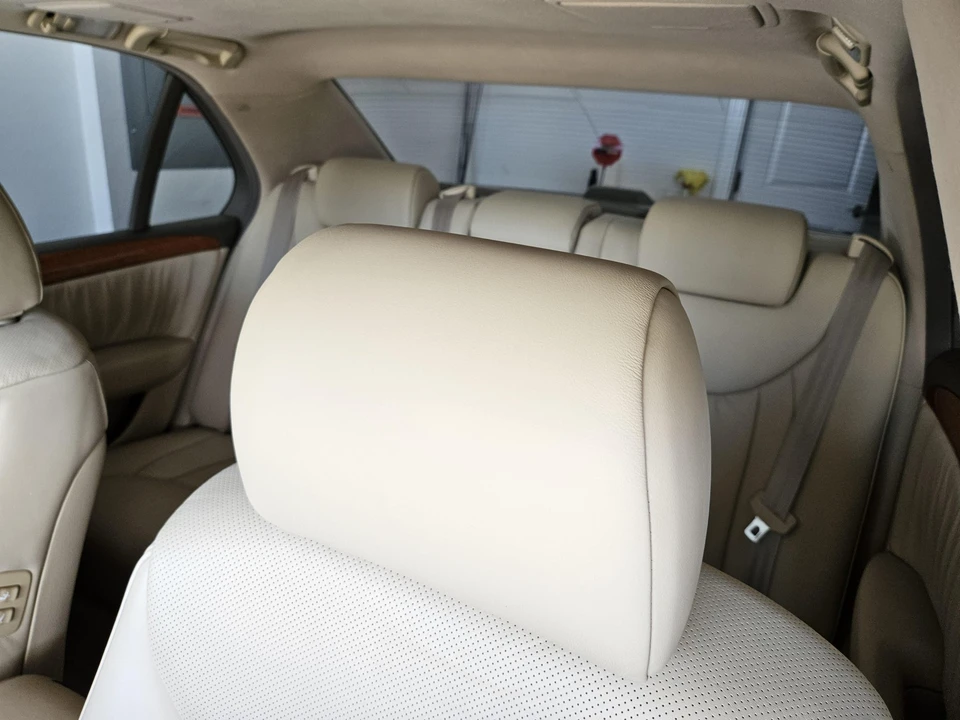 2005 Lexus LS 3rd Gen - Image 26 of 31