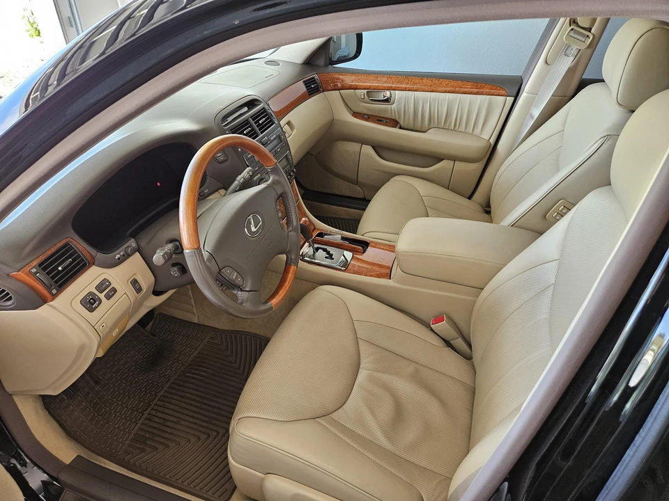 2005 Lexus LS 3rd Gen - Image 24 of 31