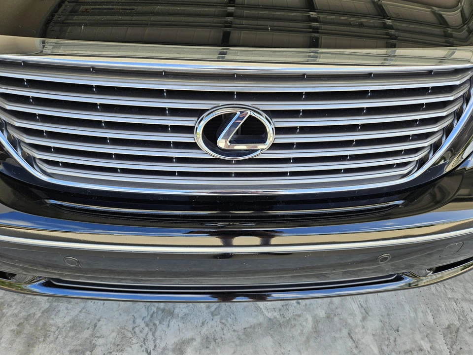 2005 Lexus LS 3rd Gen - Image 15 of 31