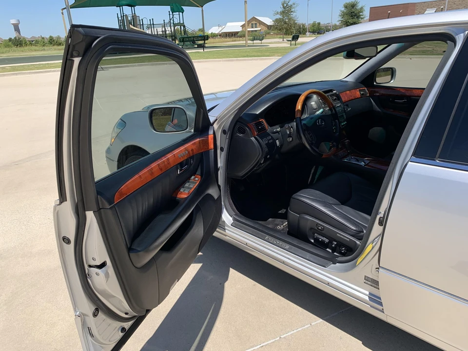 2005 Lexus LS 3rd Gen - Image 31 of 31