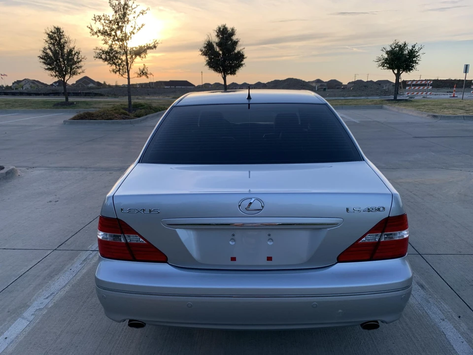 2005 Lexus LS 3rd Gen - Image 19 of 31