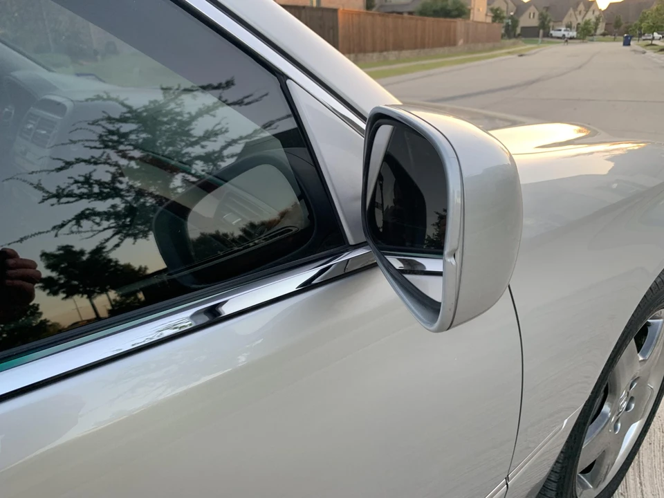 2005 Lexus LS 3rd Gen - Image 22 of 31