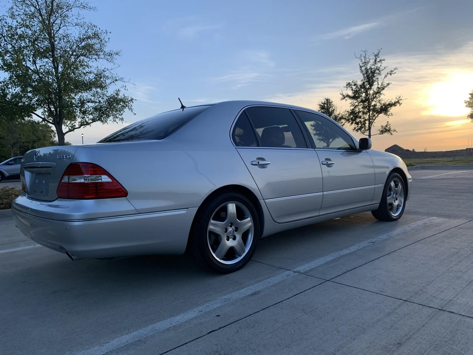 2005 Lexus LS 3rd Gen - Image 17 of 31