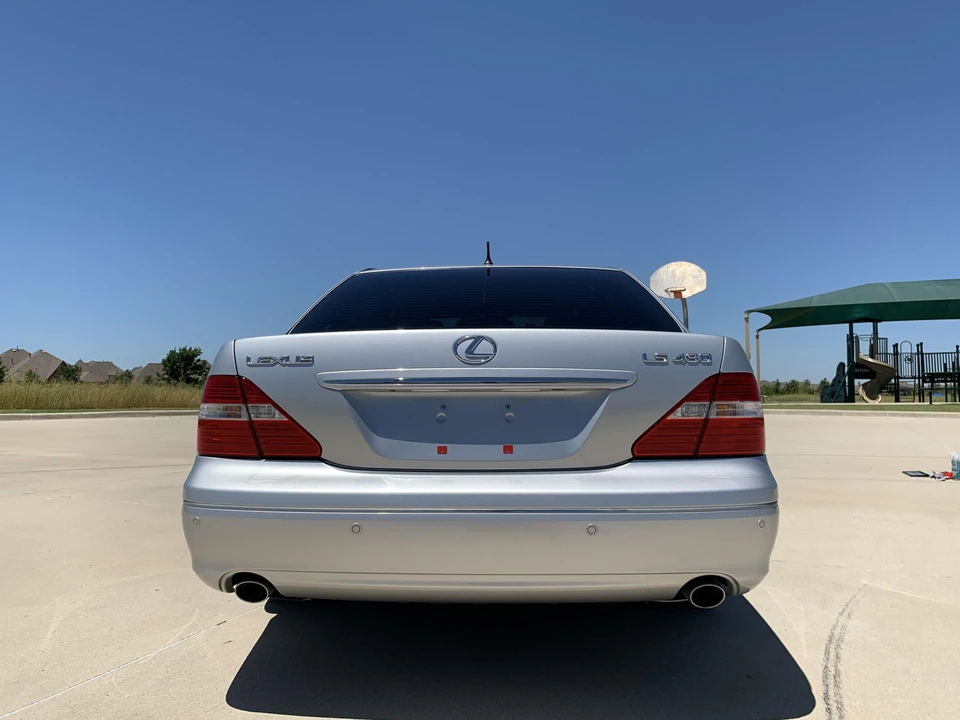 2005 Lexus LS 3rd Gen - Image 10 of 31