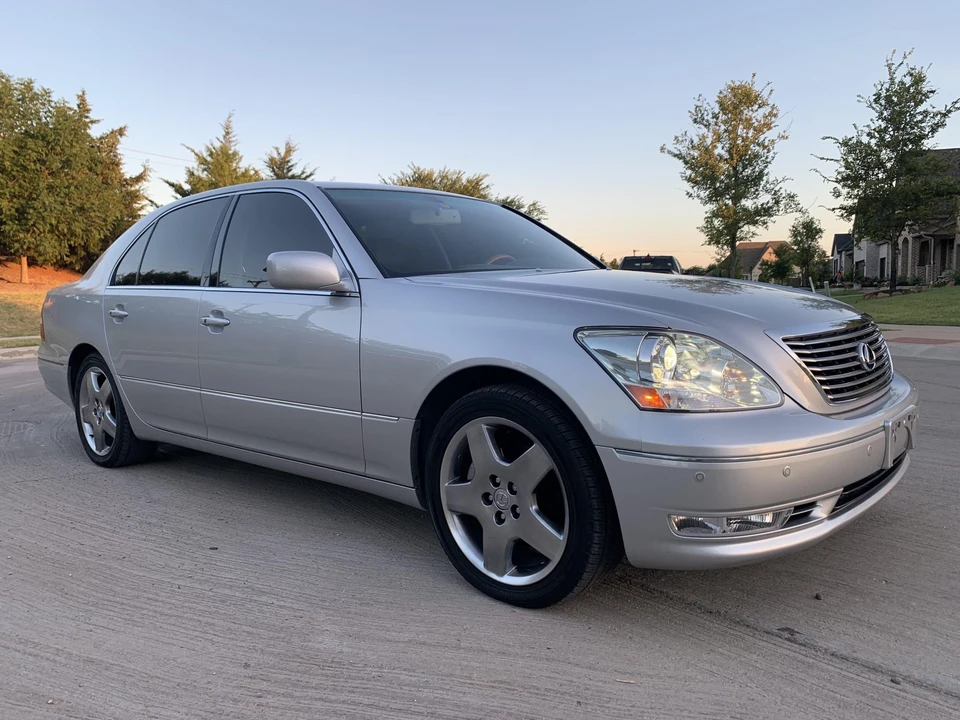 2005 Lexus LS 3rd Gen - Image 15 of 31