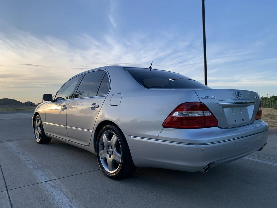 2005 Lexus LS 3rd Gen - Image 11 of 31
