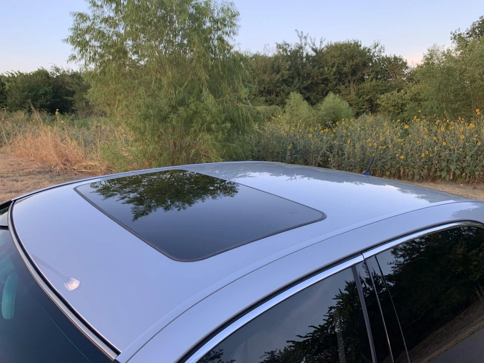 2005 Lexus LS 3rd Gen - Image 24 of 31
