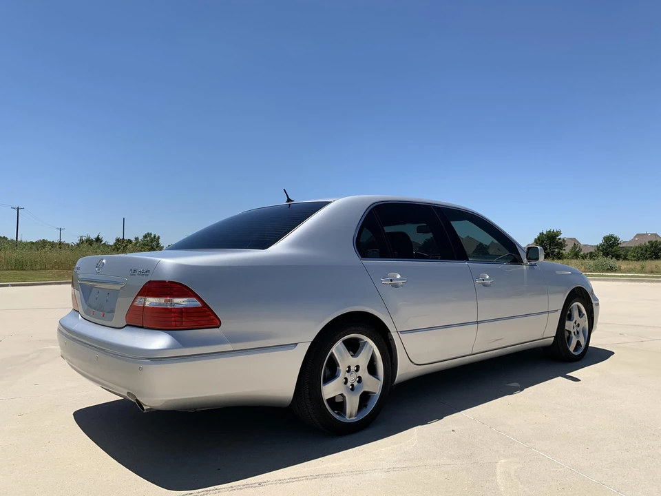 2005 Lexus LS 3rd Gen - Image 9 of 31