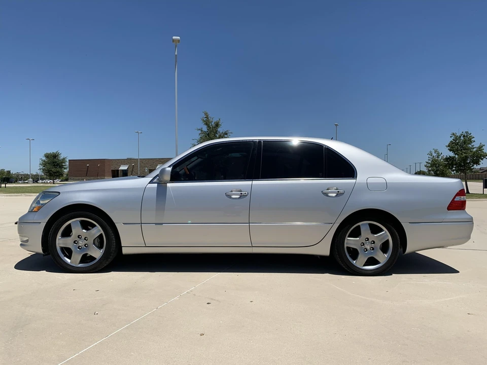 2005 Lexus LS 3rd Gen - Image 2 of 31