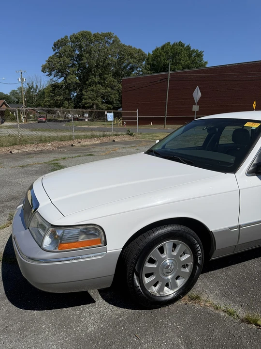2005 Mercury Grand Marquis - Image 10 of 31