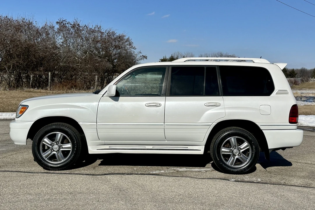 2006 Lexus LX 2nd Gen - Image 8 of 31