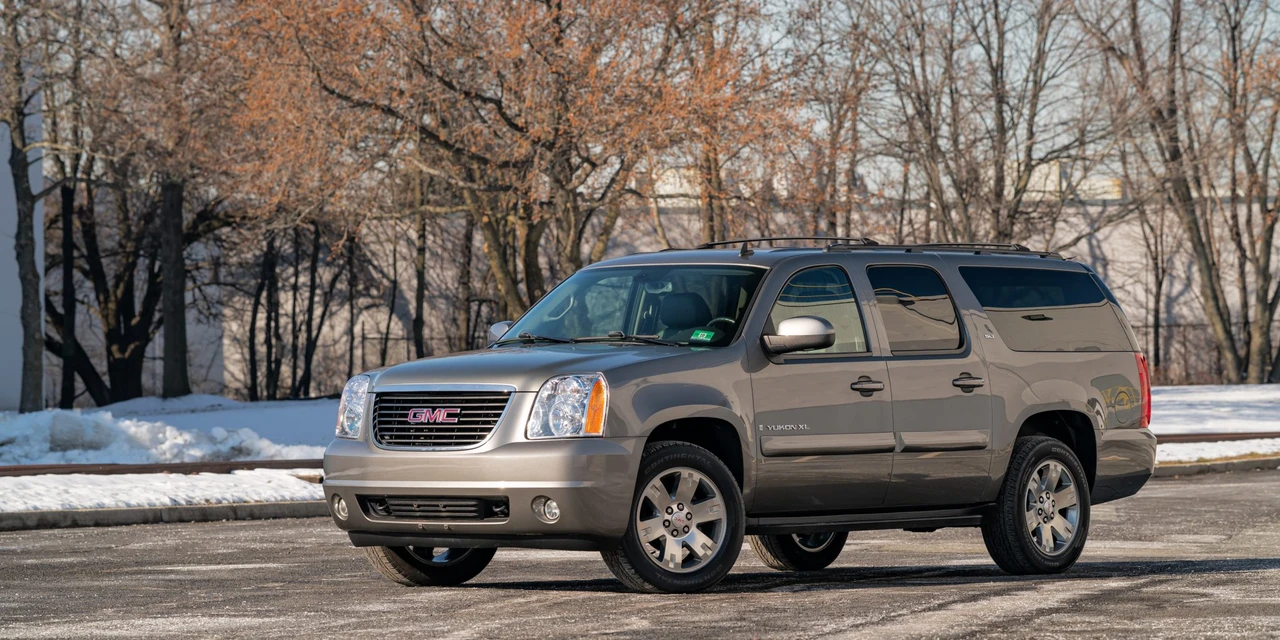 2008 GMC Yukon 3rd Gen - Image 3 of 31