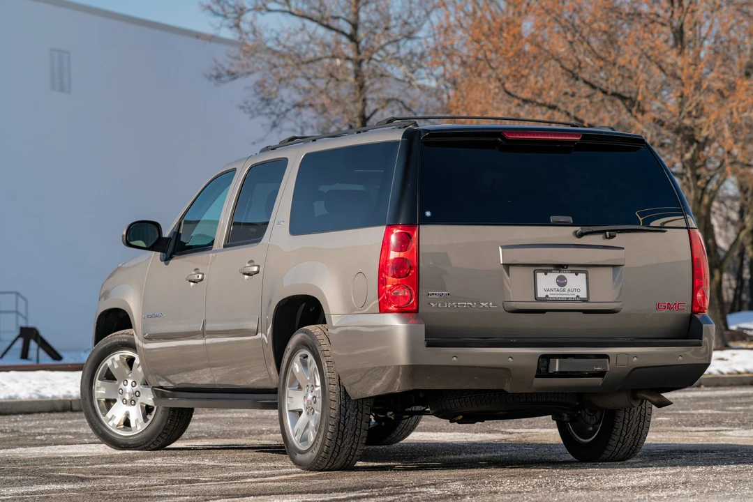 2008 GMC Yukon 3rd Gen - Image 11 of 31