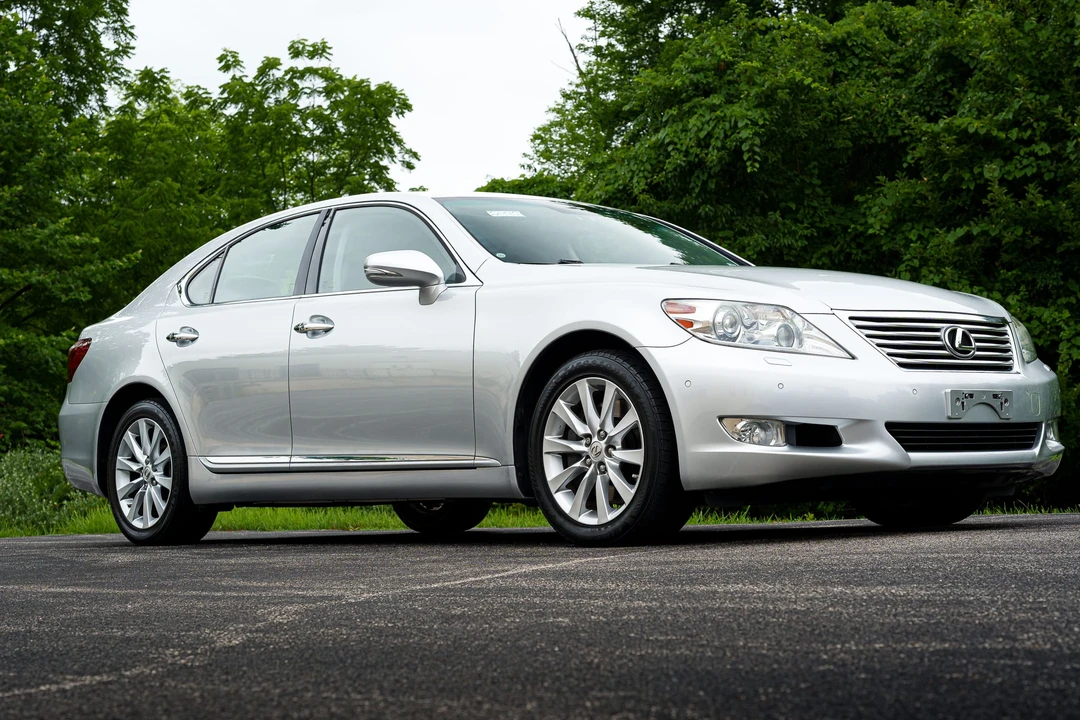 2011 Lexus LS 4th Gen - Image 16 of 31