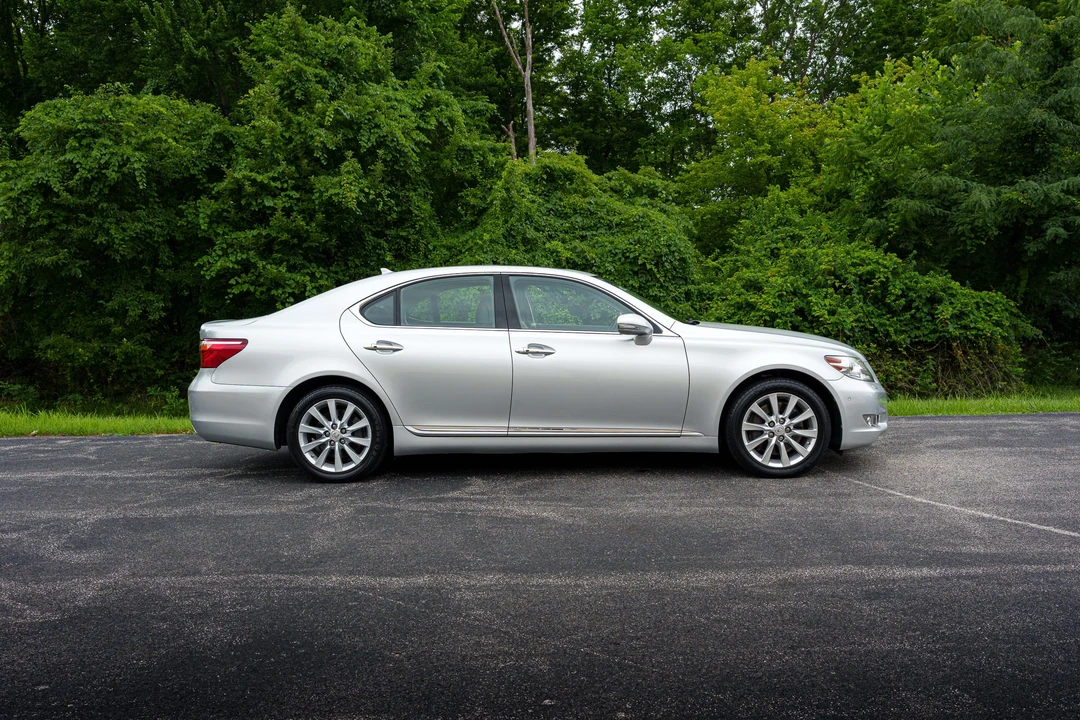 2011 Lexus LS 4th Gen - Image 15 of 31