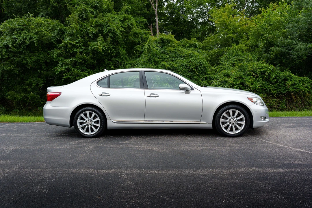 2011 Lexus LS 4th Gen - Image 14 of 31
