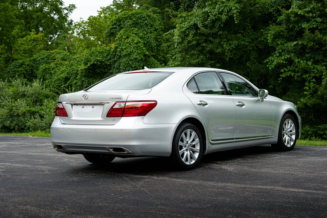 2011 Lexus LS 4th Gen - Image 13 of 31