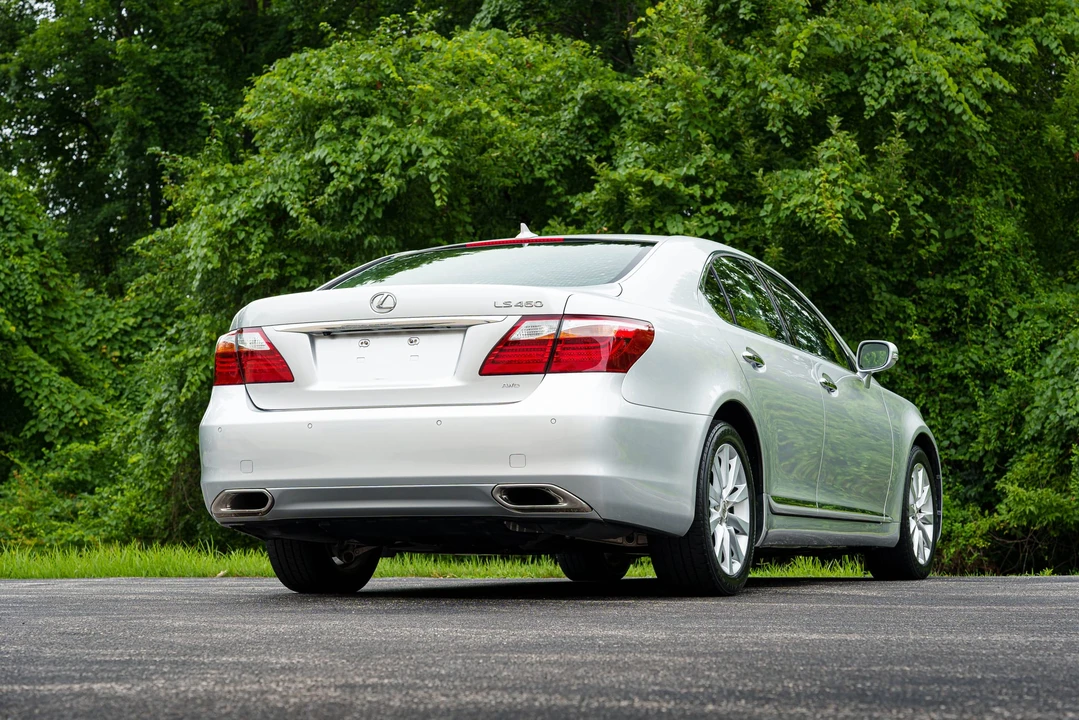 2011 Lexus LS 4th Gen - Image 11 of 31