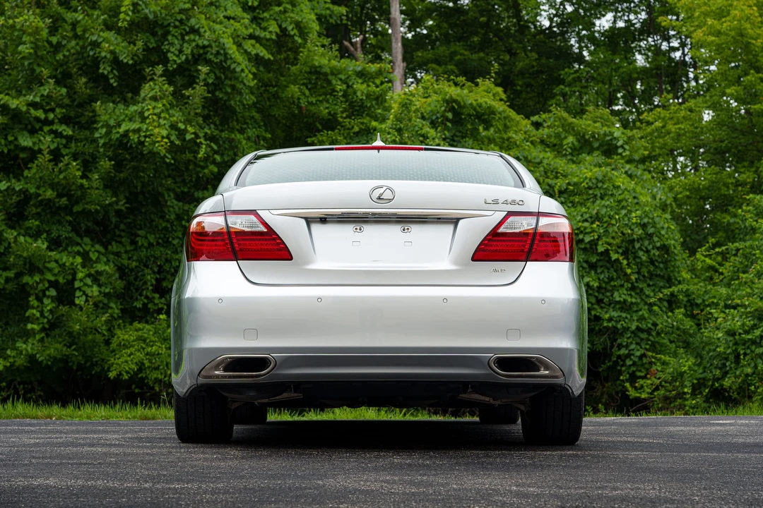 2011 Lexus LS 4th Gen - Image 9 of 31