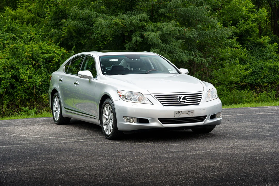 2011 Lexus LS 4th Gen - Image 19 of 31